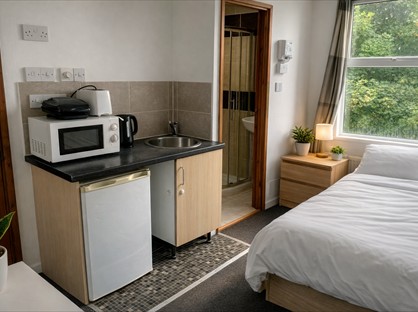 Studio Flat, Edward St, DY1