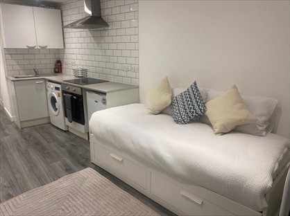 Studio Flat, Holcombe Road, ME1