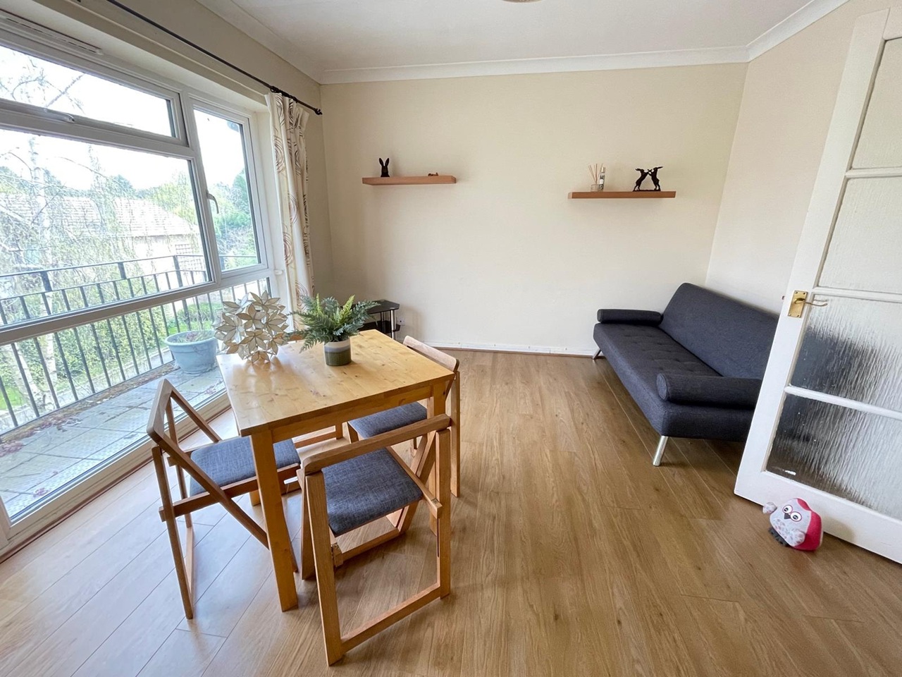 2 Bed Flat, Glyme Close, OX20, N1 7GU