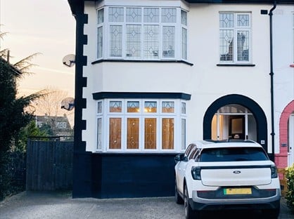 2 Bed Maisonette, Lodge Avenue, RM2