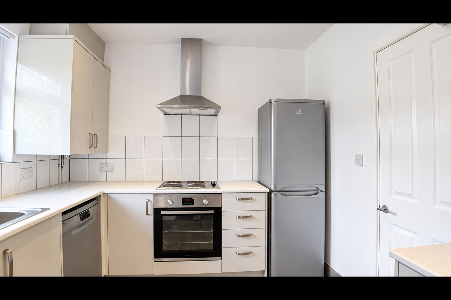 3 Bed Terraced House, Cranmore Crescent, BS10 photo 2