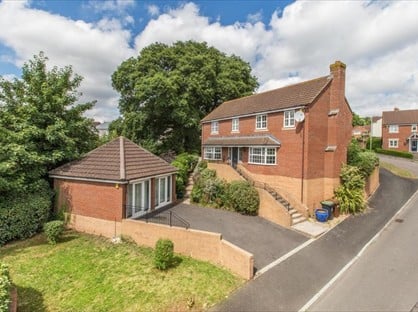 4 Bed Detached House, Southfield Drive, EX17