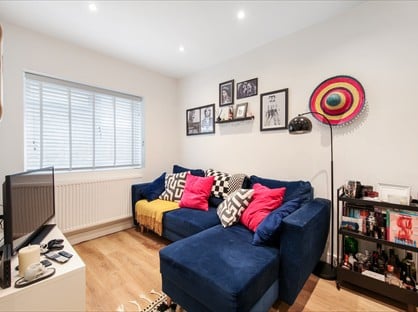1 Bed Terraced House, Coliston Passage, SW18
