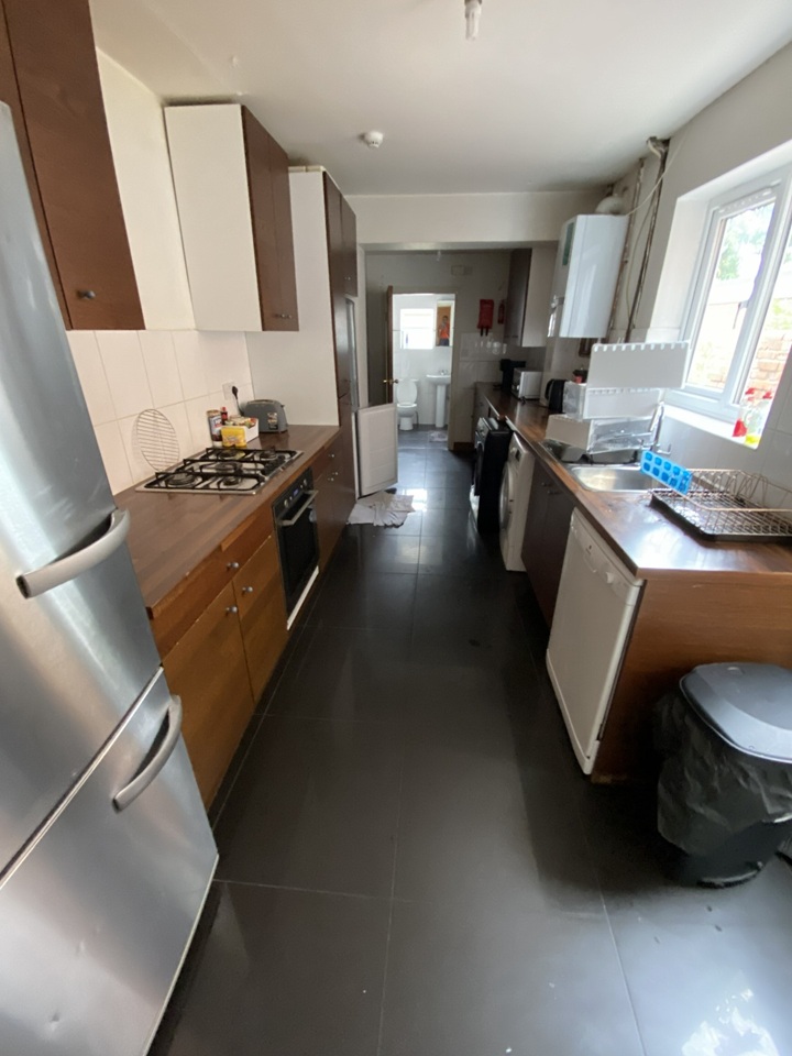 Additional image 9 of 6 Bed Semi-Detached House, Bishops Road, RG6, N1 7GU