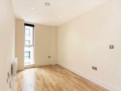 Studio Flat, Great Suffolk Street, SE1