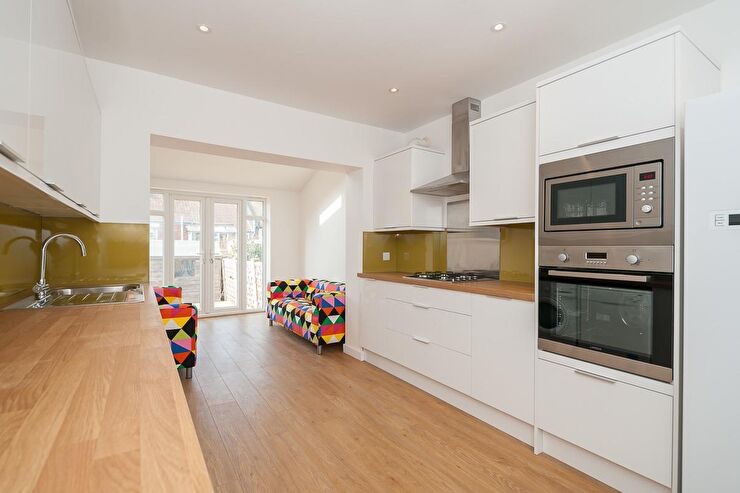 6 Bed End Terrace, Nesbitt Road, BN2, N1 7GU