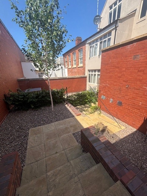 Halesowen - 1 Bed Flat, Great Cornbow, B63 - To Rent Now for £850.00 p/m