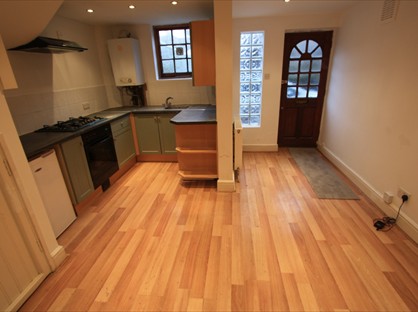 3 Bed Flat, Streatham High Road, SW16