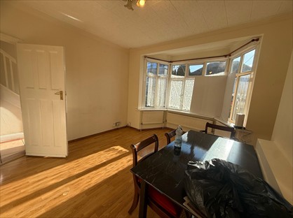 4 Bed Semi-Detached House, Sudbury Heights Avenue, UB6