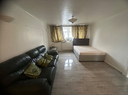 Room in a Shared House, Clare Avenue, SS11