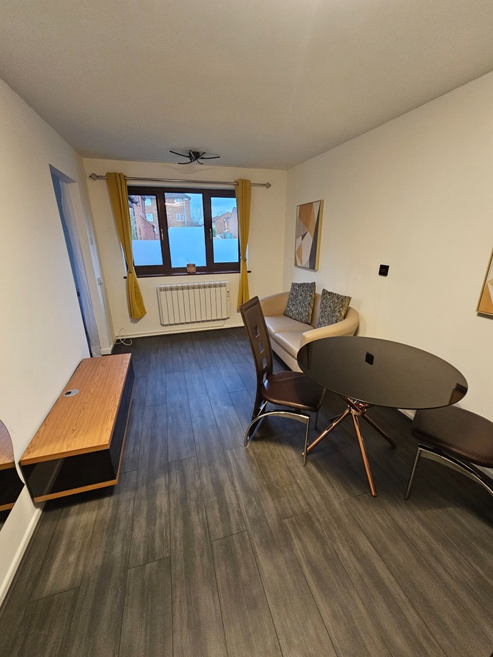 1 Bed Flat, Corrie Road, CB1, N1 7GU