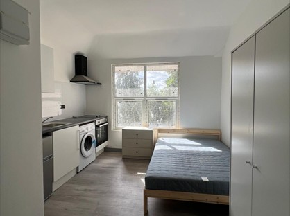 Studio Flat, Edward St, LE10