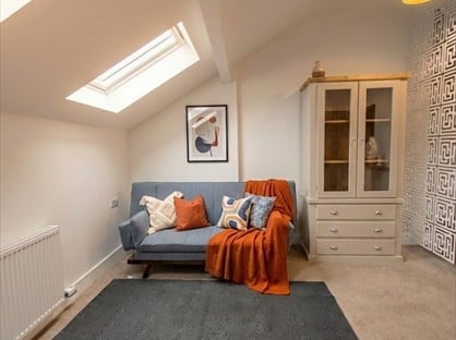 Room in a Shared House, Station Road, SK5