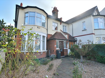 4 Bed Semi-Detached House, Green Lanes, N13