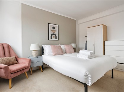 2 Bed Flat, Hamlet Court, W6