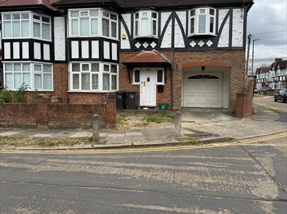 Room in a Shared House, Morden, SM4