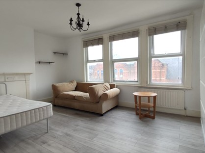 2 Bed Flat, High Road, N12