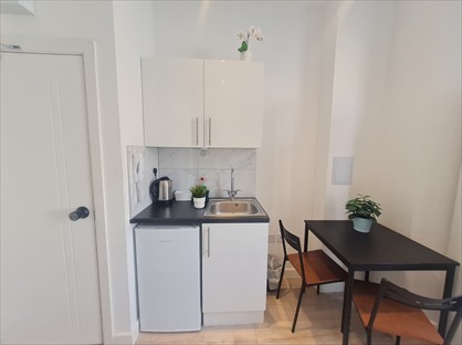 Studio Flat, Rock St, N4