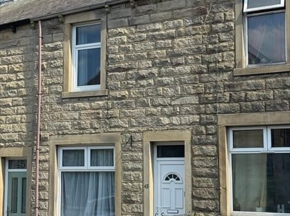 2 Bed Terraced House, Wellhouse Road, BB18