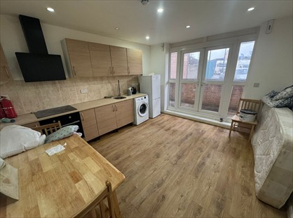 1 Bed Flat, King St, UB2