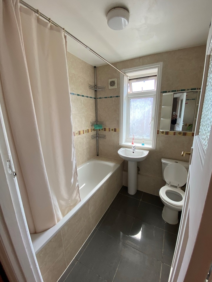 Additional image 4 of Room in a Shared House, Wide Lane, SO18, N1 7GU
