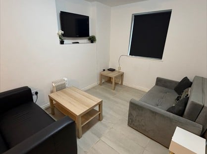 1 Bed Detached House, Wood Lane, W12