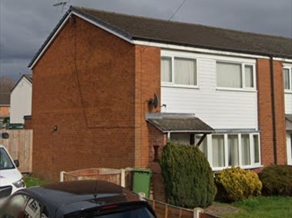 3 Bed End Terrace, St Margaret Way, LL12
