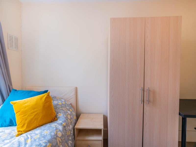 Room in a Shared House, London, E1, N1 7GU