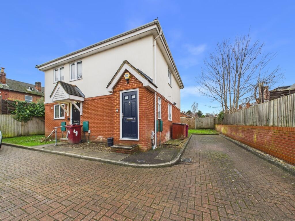 2 Bed Maisonette, Mason Street, RG1, N1 7GU