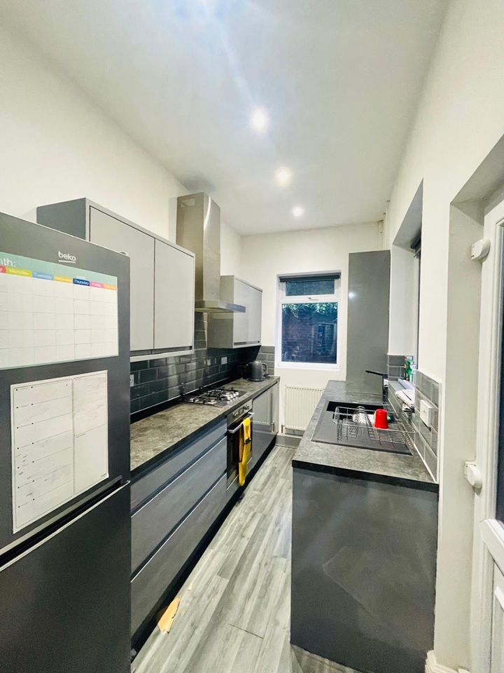 3 Bed Terraced House, South View Road, S7, N1 7GU