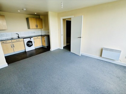 2 Bed Flat, The Apex, PE2