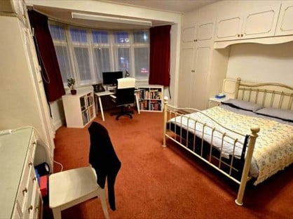 Room in a Shared House, Bourne Avenue, N14