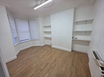 3 Bed Semi-Detached House, Cliff Avenue, SS0