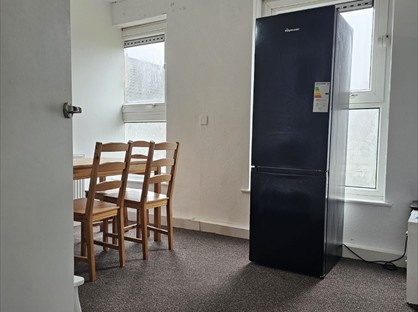 Room in a Shared House, Low Hill, OL12