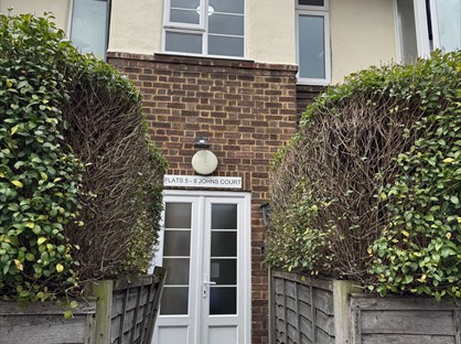 2 Bed Flat, Johns Court, SE13