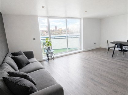 2 Bed Flat, Newton Place, E14
