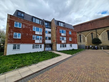 3 Bed Flat, St Barnabas House, CR4