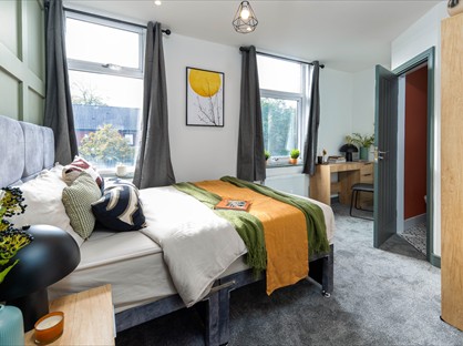 Room in a Shared House, Station Road, SK5