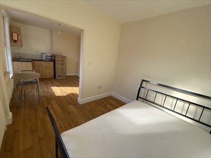 Studio Flat, Stanley Road, WD17