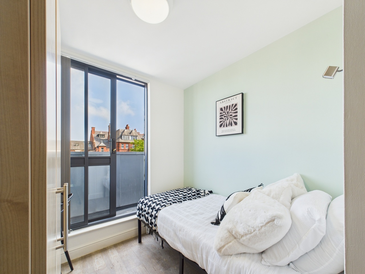 Room in a Shared Flat, Rodney St, L1, N1 7GU