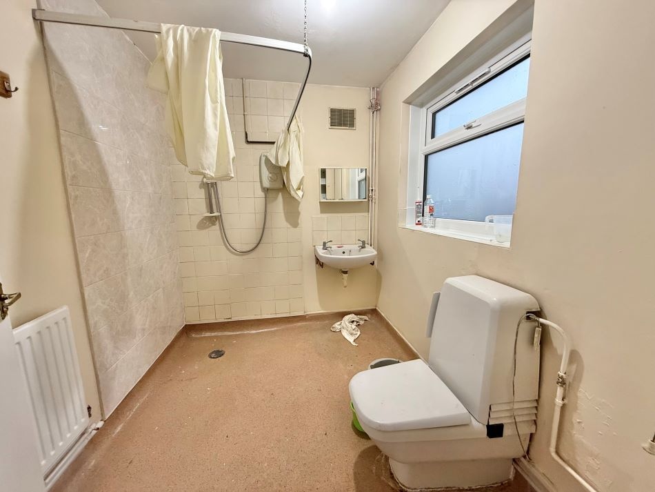 Additional image 5 of 3 Bed Semi-Detached House, Halstead St, LE5, N1 7GU