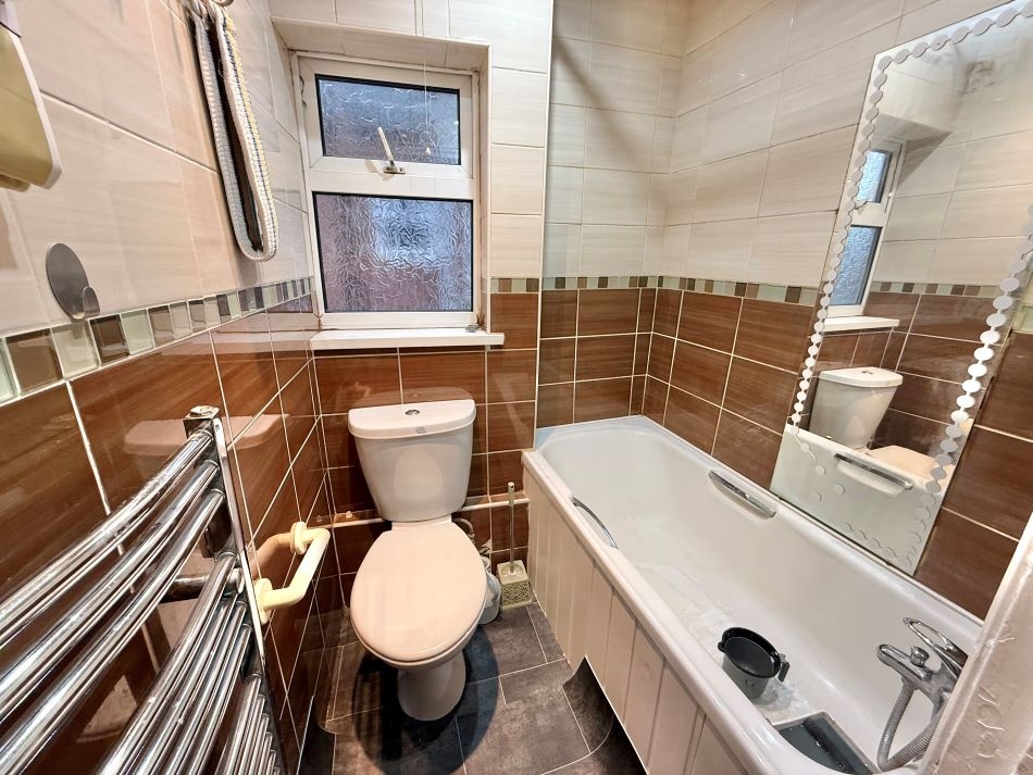 Additional image 9 of 3 Bed Semi-Detached House, Halstead St, LE5, N1 7GU