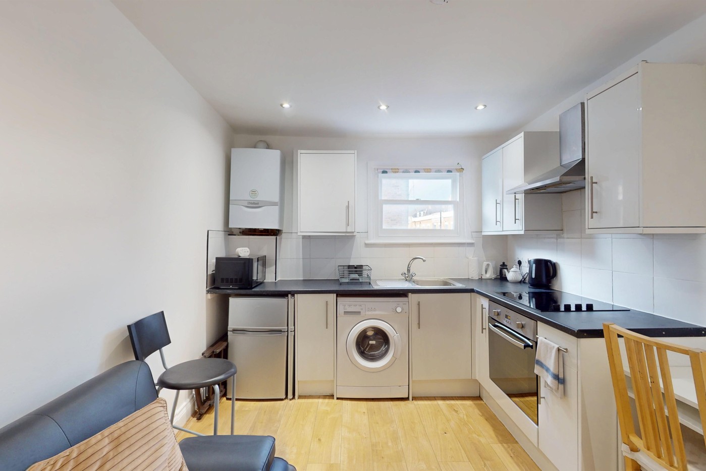 London - 1 Bed Flat, Hayter Road, SW2 - To Rent Now for £1,300.00 p/m