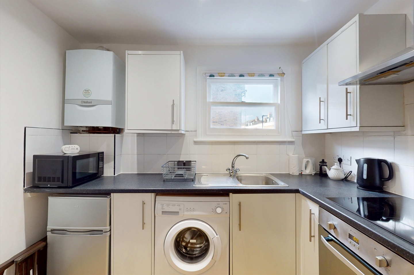 London - 1 Bed Flat, Hayter Road, SW2 - To Rent Now for £1,300.00 p/m