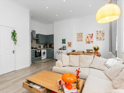 1 Bed Flat, West St, BN1