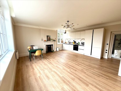 2 Bed Flat, Chapel Place, CT11