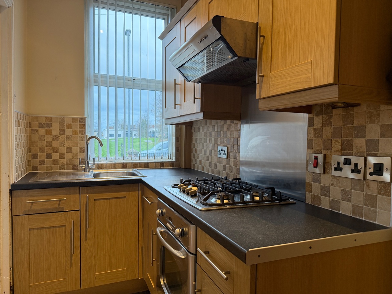 2 Bed Terraced House, West View, LS11 photo 4