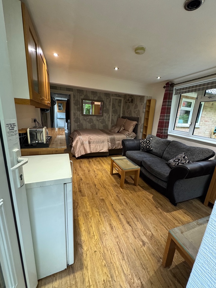 Berkshire - Room in a Shared House, Milman Close, RG12 - To Rent Now ...
