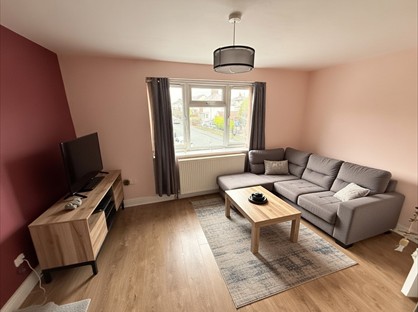 2 Bed Flat, Hall Lane, LS12