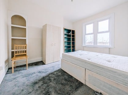 2 Bed Flat, Whipps Cross Road, E11